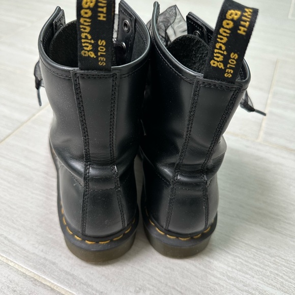 Dr Martens boots size 9 - Picture 2 of 8